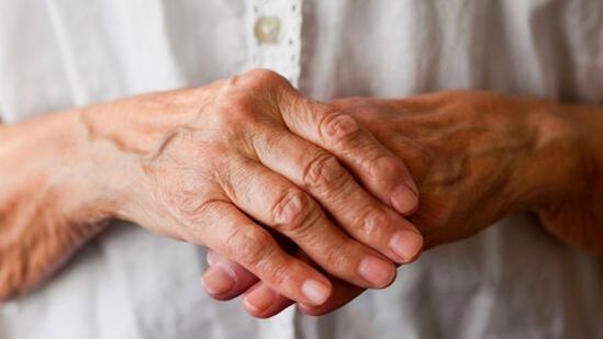 Rheumatoid arthritis causes finger joint pain